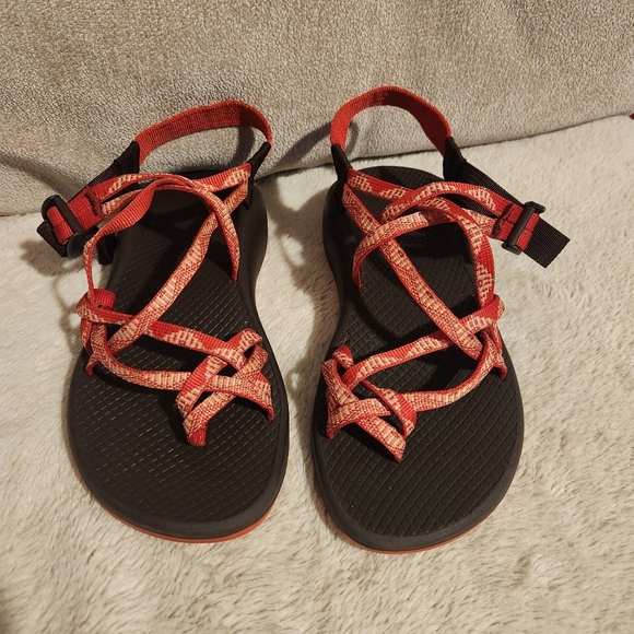 CHACO SANDAL\'S Stylish Red Strappy Sandals for Women SIZE W8